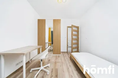 Mutfak; mutfak aletleri, ahşap zemin, doğal ışık, modern stil