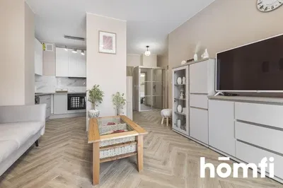 Keuken; keukenapparatuur, houten vloer, natuurlijk licht, moderne stijl