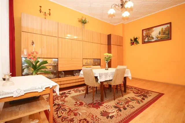 Küche; küchengeräte, holzboden, tageslicht, moderner stil