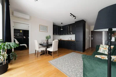 Cuisine; électroménager, parquet, lumière naturelle, style moderne
