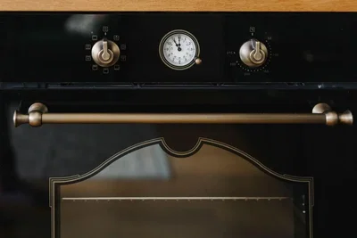 Cuisine; électroménager, parquet, lumière naturelle, style moderne