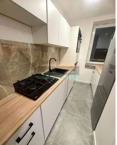 Küche; küchengeräte, holzboden, tageslicht, moderner stil