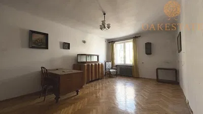 Keuken; keukenapparatuur, houten vloer, natuurlijk licht, moderne stijl