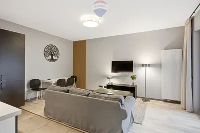 Küche; küchengeräte, holzboden, tageslicht, moderner stil