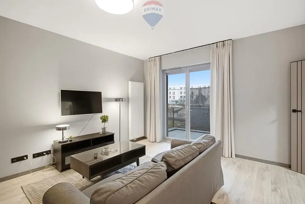 Küche; küchengeräte, fliesenboden, tageslicht, moderner stil