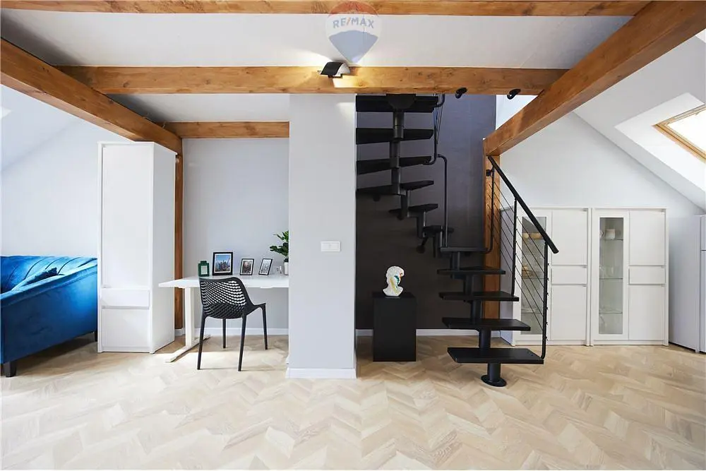 Küche; küchengeräte, holzboden, tageslicht, moderner stil