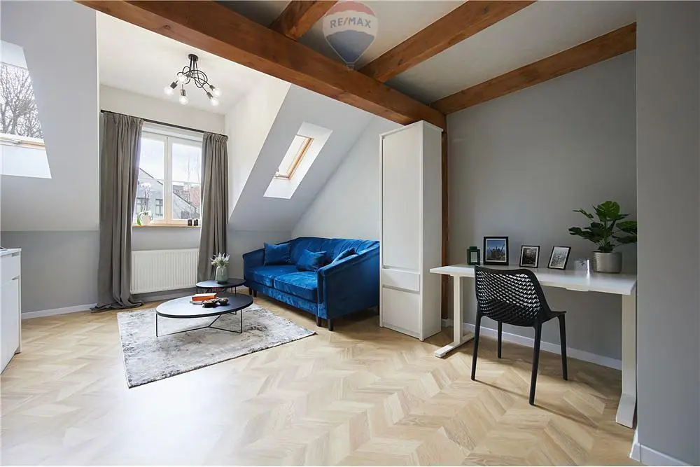Küche; küchengeräte, holzboden, tageslicht, moderner stil