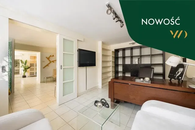 Küche; küchengeräte, holzboden, tageslicht, moderner stil