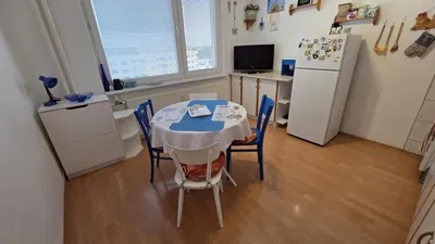 Küche; küchengeräte, holzboden, tageslicht, moderner stil