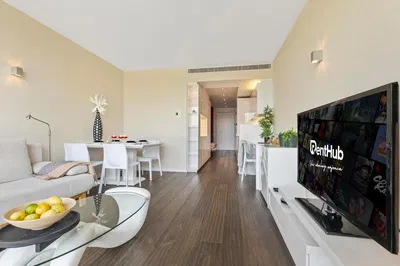 Cuisine; électroménager, parquet, lumière naturelle, style moderne