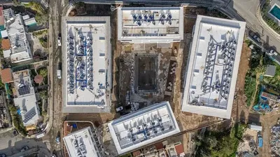Living room; wood floor, natural light, modern style