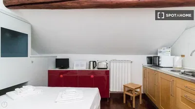 Küche; küchengeräte, holzboden, tageslicht, moderner stil