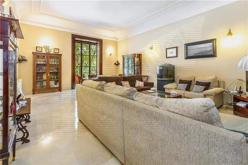 Cuisine; électroménager, parquet, lumière naturelle, style moderne