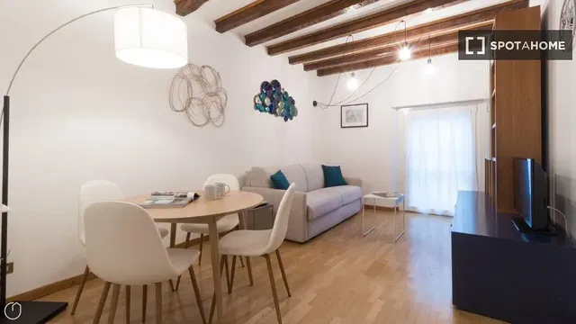 Wohnzimmer; holzboden, tageslicht, moderner stil