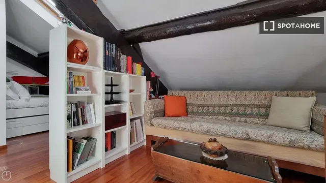 Küche; küchengeräte, holzboden, tageslicht, moderner stil