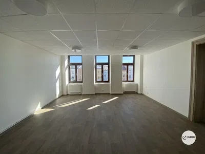 Salon; parquet, lumière naturelle, style moderne