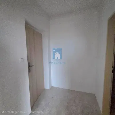 Кухня; кухненски уреди, дървен под, естествена светлина, модерен стил