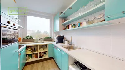 Хол; дървен под, естествена светлина, модерен стил, високи тавани