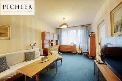 Хол; дървен под, естествена светлина, модерен стил