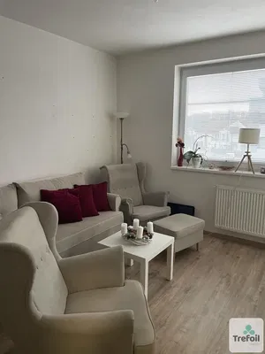 Wohnzimmer; holzboden, tageslicht, moderner stil