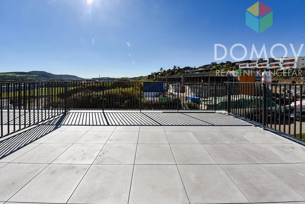 Wohnzimmer; holzboden, tageslicht, moderner stil