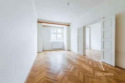 Σαλόνι; ξύλινο πάτωμα, φυσικό φως, μοντέρνο στυλ