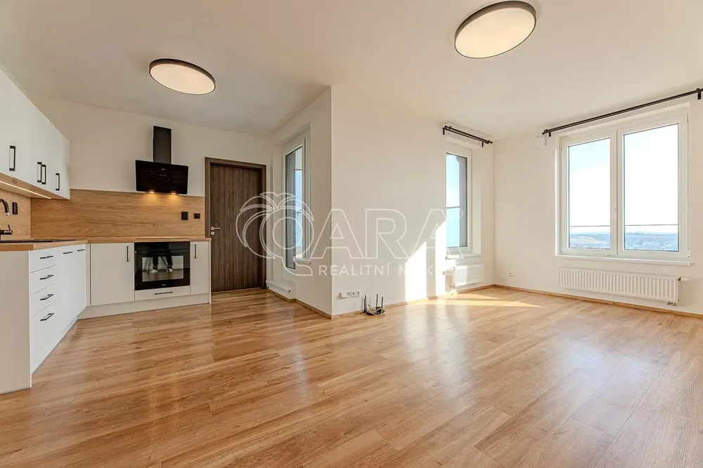 Кухня; кухненски уреди, дървен под, естествена светлина, модерен стил