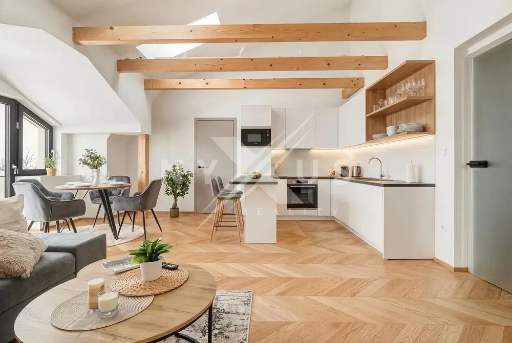 Кухня; кухненски уреди, плочки, естествена светлина, модерен стил