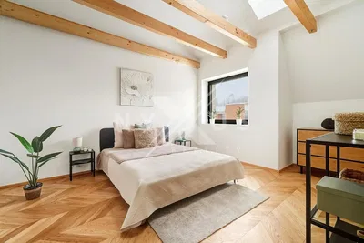 Кухня; кухненски уреди, дървен под, естествена светлина, модерен стил