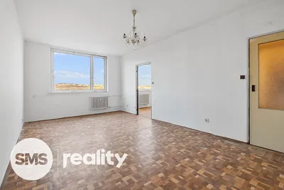 Living room; wood floor, natural light, modern style
