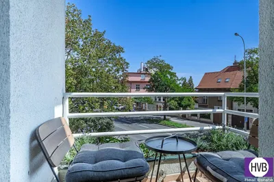 Wohnzimmer; holzboden, tageslicht, moderner stil