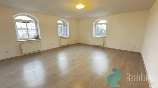 Cuisine; électroménager, parquet, lumière naturelle, style moderne