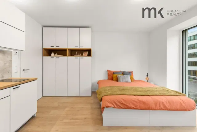 Dnevna soba; drveni pod, prirodno svjetlo, moderni stil