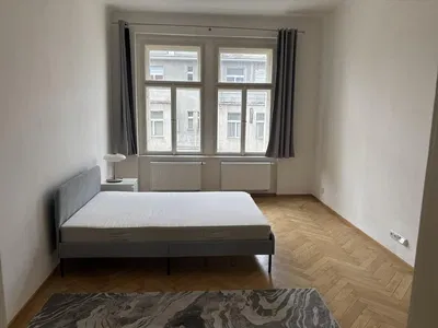 Living room; wood floor, natural light, modern style