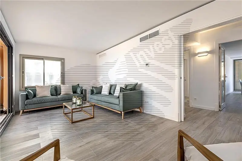 Küche; küchengeräte, holzboden, tageslicht, moderner stil