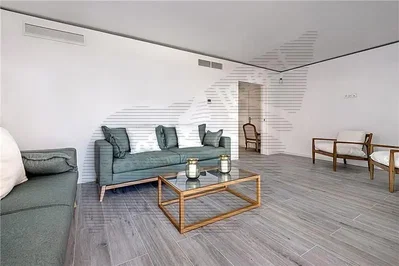 Küche; küchengeräte, holzboden, tageslicht, moderner stil