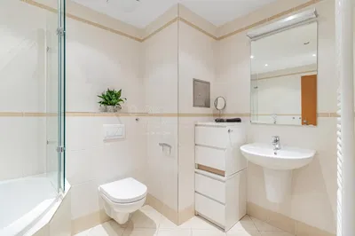 Living room; wood floor, natural light, modern style, high ceiling
