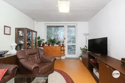 Soggiorno; pavimento in legno, luce naturale, stile moderno