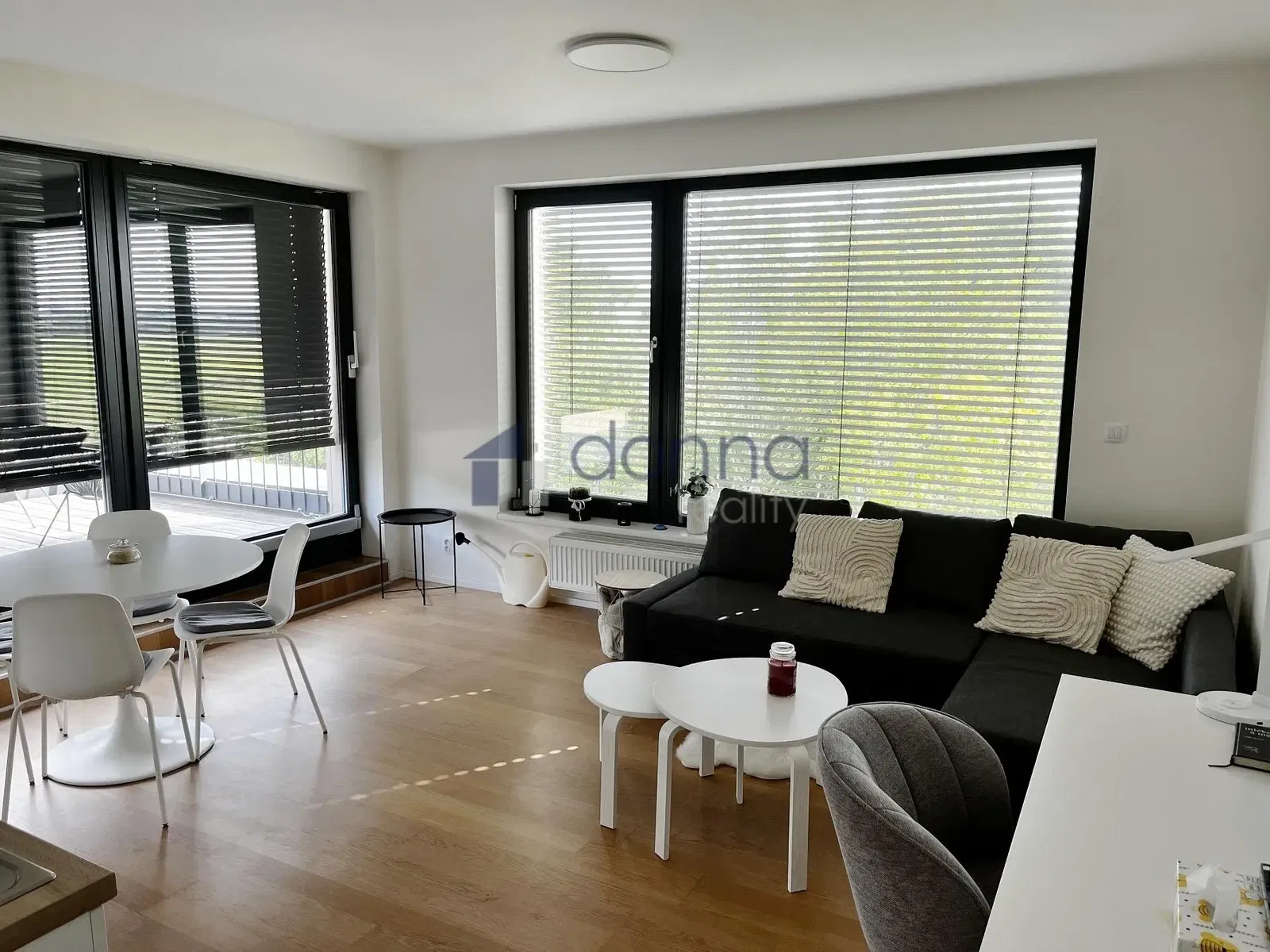 Living room; wood floor, natural light, modern style