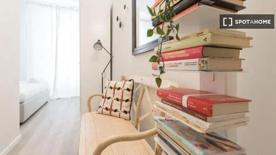 Küche; küchengeräte, holzboden, tageslicht, moderner stil