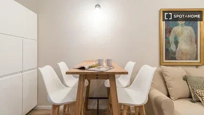 Küche; küchengeräte, holzboden, tageslicht, moderner stil