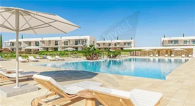 Cocina; electrodomésticos, suelo de madera, luz natural, estilo moderno