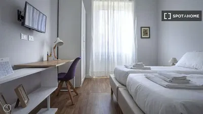 Cocina; electrodomésticos, suelo de madera, luz natural, estilo moderno