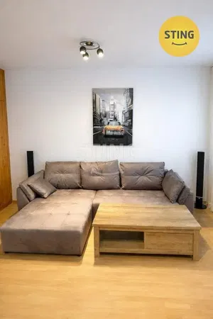 Wohnzimmer; holzboden, tageslicht, moderner stil