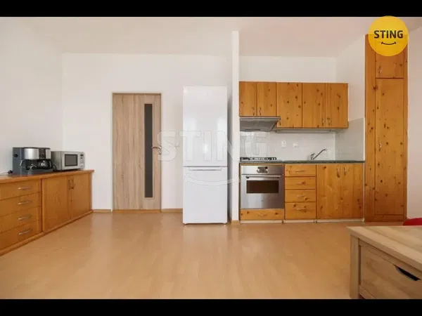 Wohnzimmer; holzboden, tageslicht, moderner stil