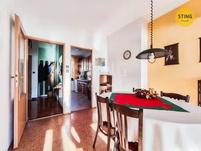 Living room; wood floor, natural light, modern style