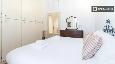 Cuisine; électroménager, parquet, lumière naturelle, style moderne