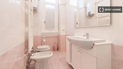 Cucina; elettrodomestici, pavimento in legno, luce naturale, stile moderno