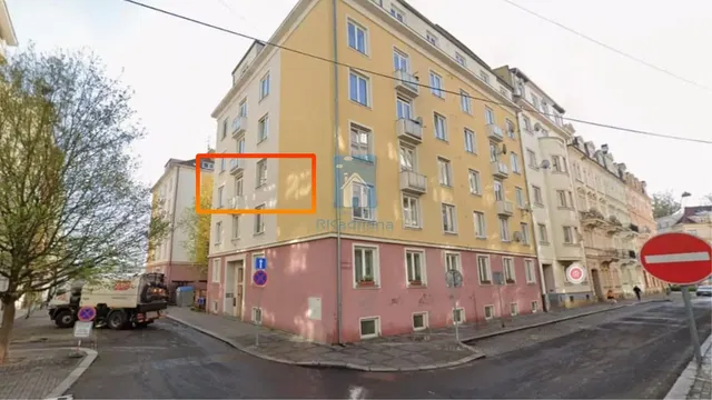 Living room; natural light, wood floor, modern style