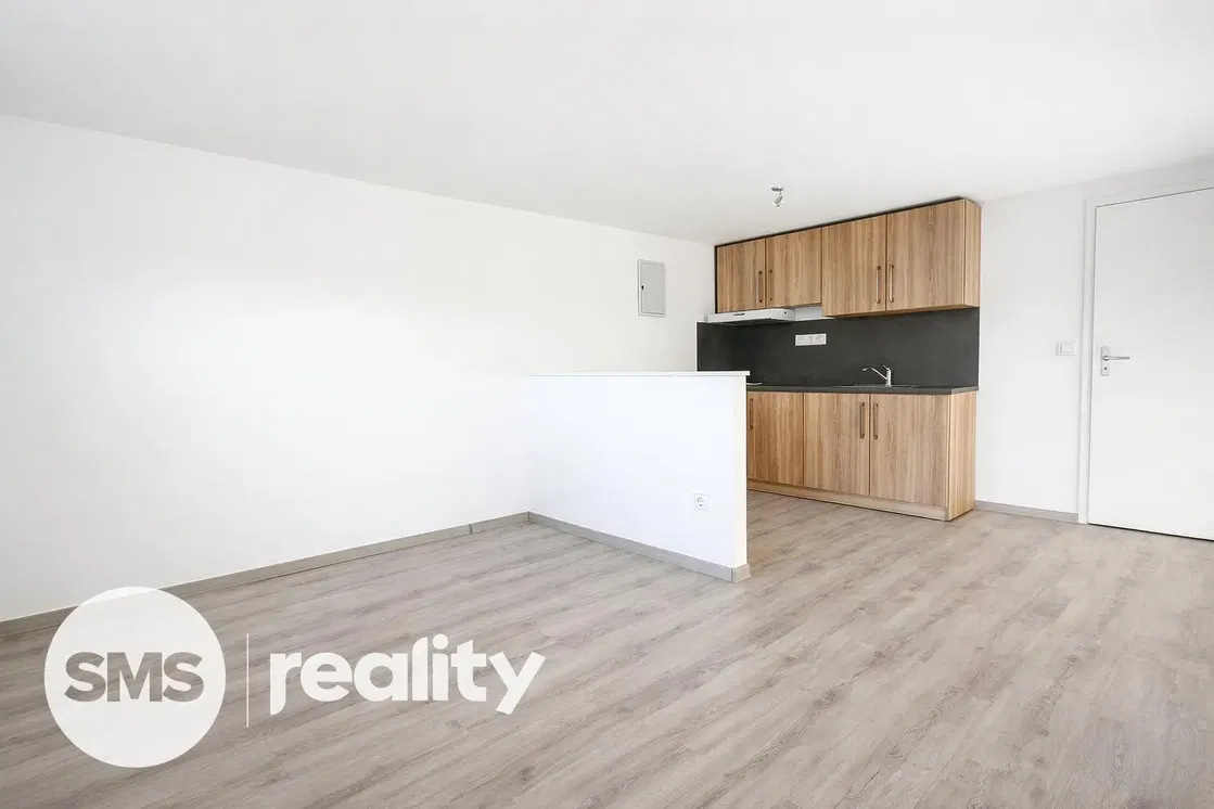 Salon; parquet, lumière naturelle, style moderne